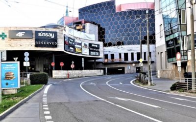 Mesto Žilina sa v roku 2019 pokúsilo predať svoj mnohomiliónový podiel za financovanie výstavby parkovacieho domu v obchodnom centre Mirage za 1 euro alebo 1 126 388 eur a bez znaleckého posudku.